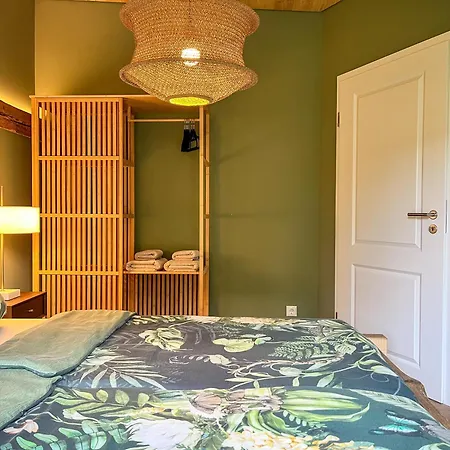 Prázdninový dům Amber Ferienhain - 'kirsche' Mit Verwunschenem Garten & Privater Sauna Hofheim in Unterfranken