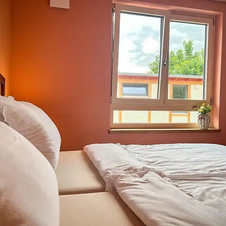 Amber Ferienhain - 'kirsche' Mit Verwunschenem Garten & Privater Sauna * Hofheim in Unterfranken